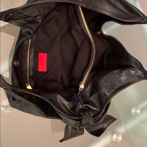 Pre-Loved,Gorgeous Valentino Black Hobo LeatherBag - Picture 5 of 8